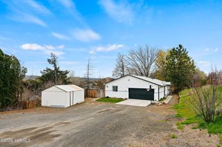 10 Cedar Hill Dr, Yakima, WA 98908