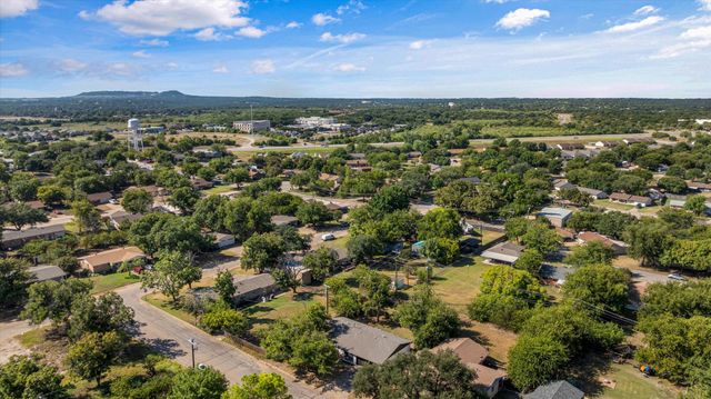 316 S Ables Street, Granbury, TX 76048