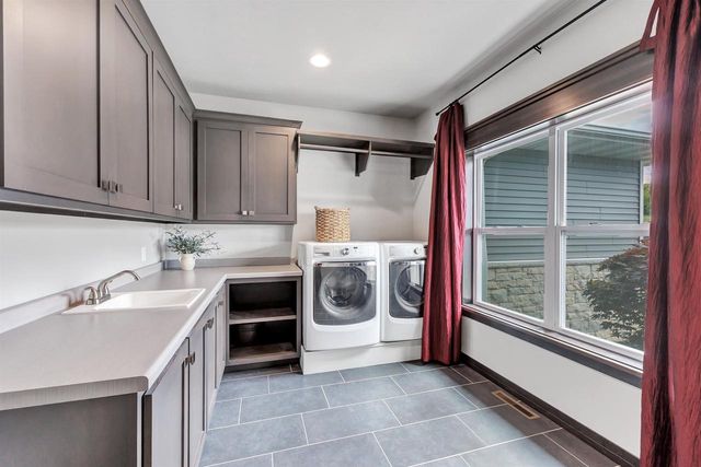 3371 LARGO RIDGE COURT, Green Bay, WI 54311