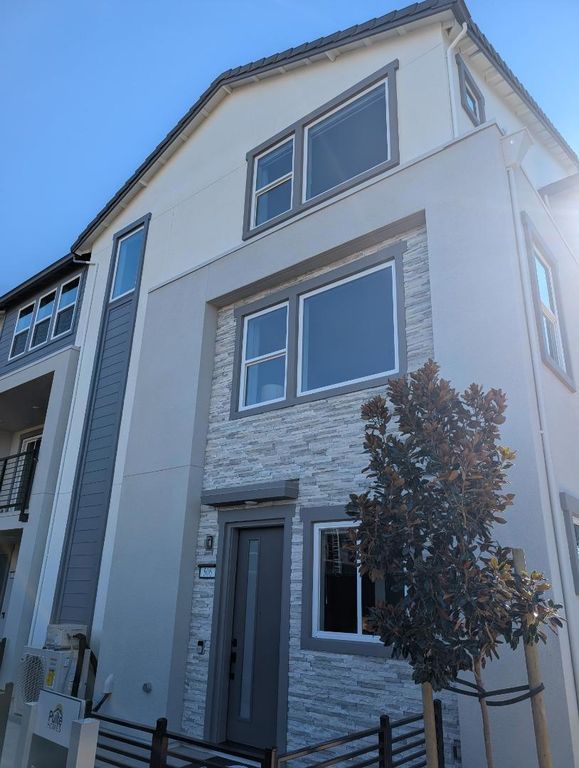 Image 3 of property listing at 285 Dreamland Way 69-07 - Plan 2, Campbell, CA 95008