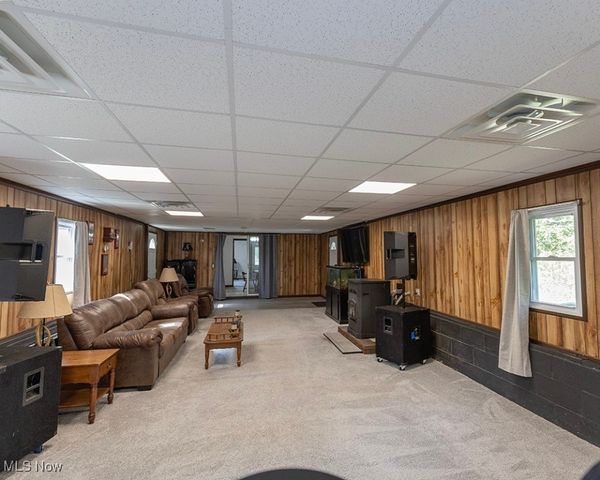 38484 E River Road, Elyria, OH 44035