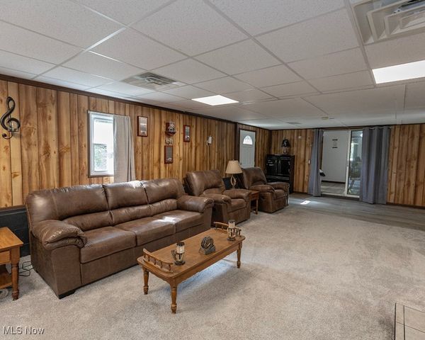 38484 E River Road, Elyria, OH 44035