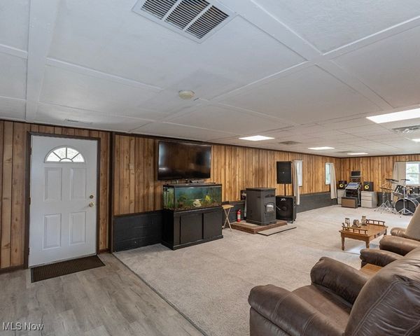 38484 E River Road, Elyria, OH 44035