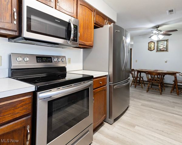 38484 E River Road, Elyria, OH 44035