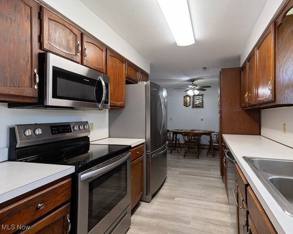 38484 E River Road, Elyria, OH 44035