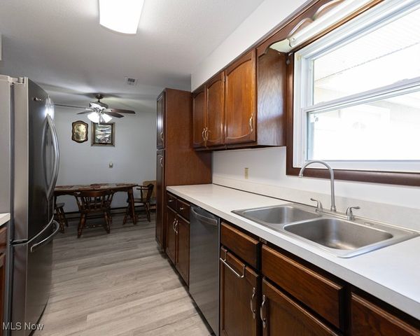 38484 E River Road, Elyria, OH 44035