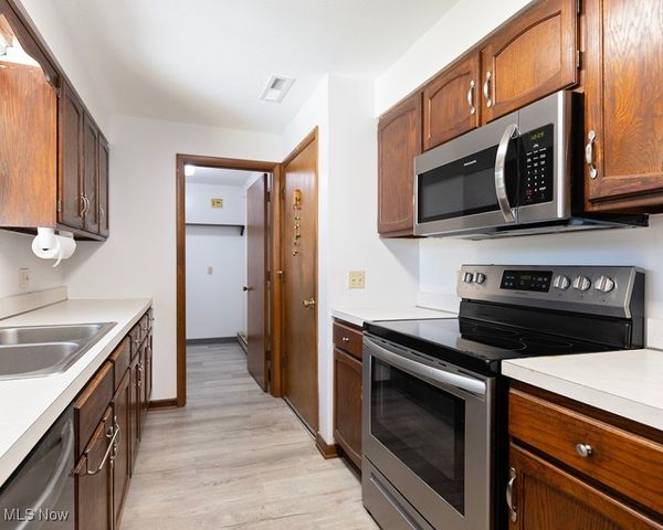 38484 E River Road, Elyria, OH 44035