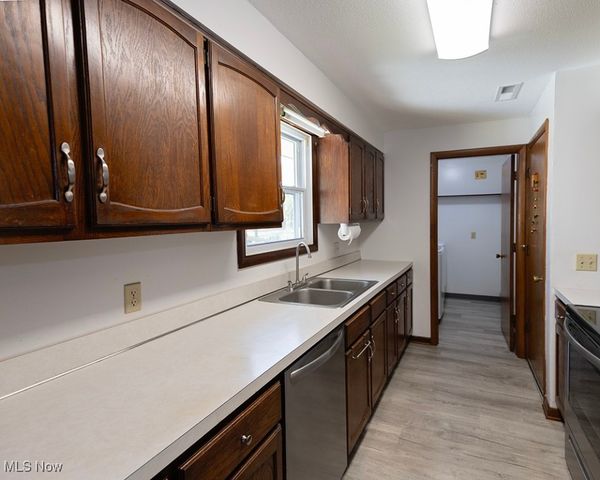 38484 E River Road, Elyria, OH 44035