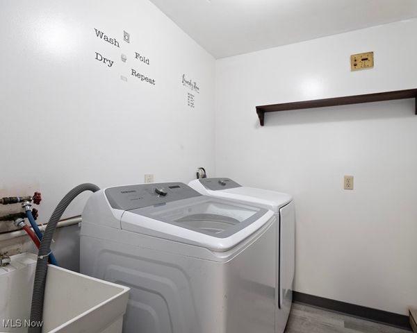 38484 E River Road, Elyria, OH 44035