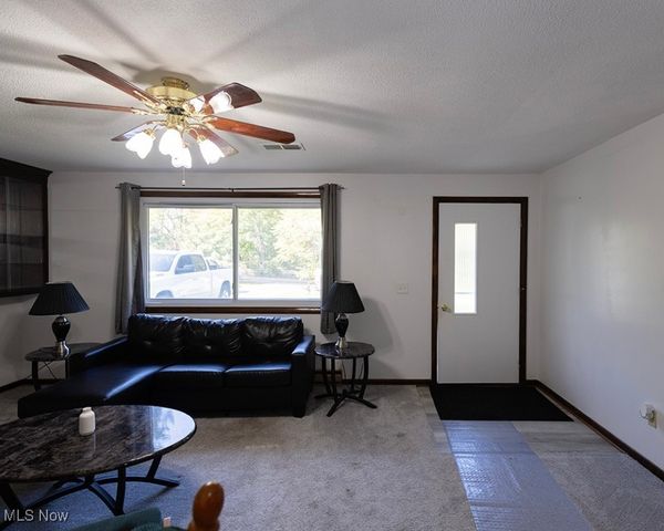 38484 E River Road, Elyria, OH 44035