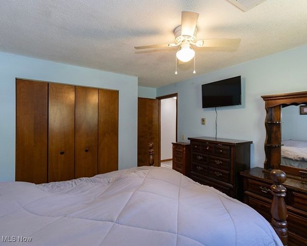 38484 E River Road, Elyria, OH 44035