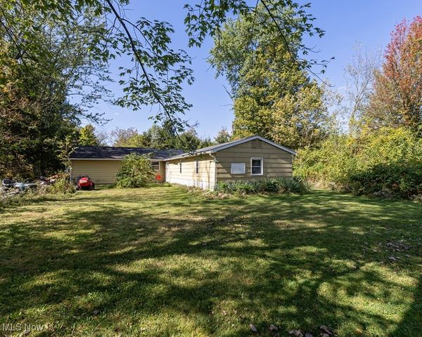 38484 E River Road, Elyria, OH 44035