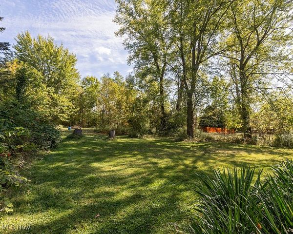 38484 E River Road, Elyria, OH 44035