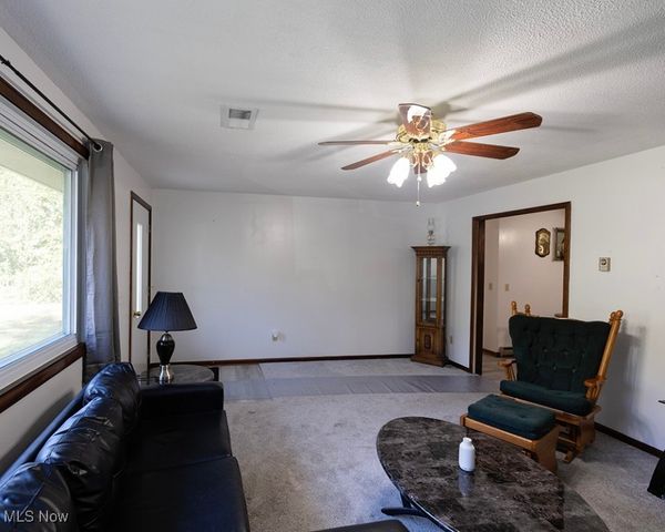 38484 E River Road, Elyria, OH 44035