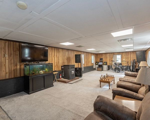 38484 E River Road, Elyria, OH 44035