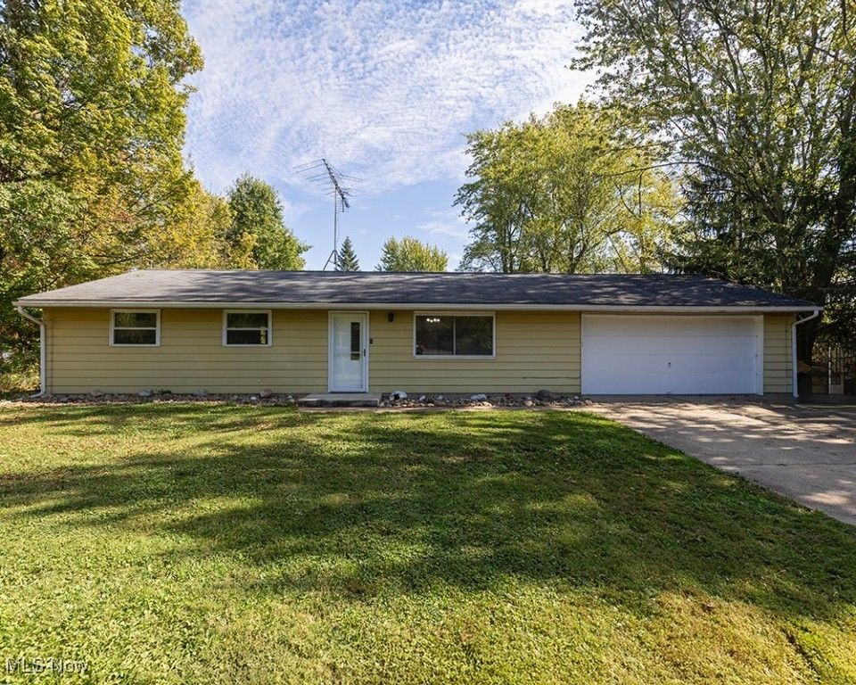 38484 E River Road, Elyria, OH 44035