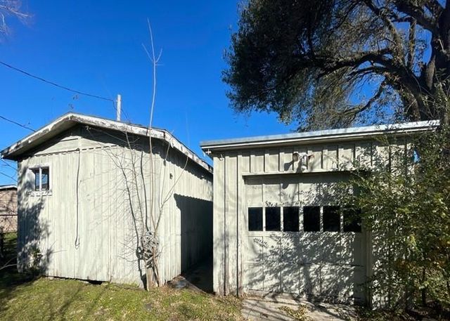 429 17th Avenue N, Texas City, TX 77590