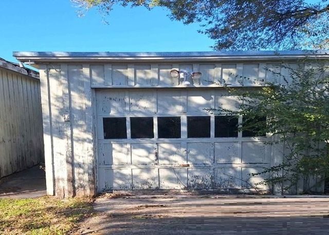 429 17th Avenue N, Texas City, TX 77590