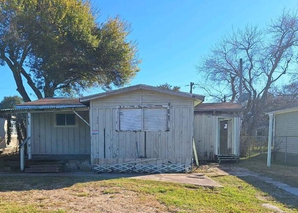 429 17th Avenue N, Texas City, TX 77590