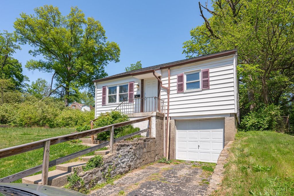 1914 Ashbrook Drive, Cincinnati, OH 45238