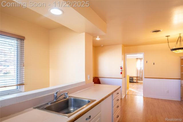 31029 Wellston Drive, Warren, MI 48093