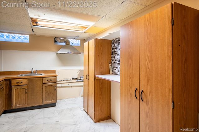 31029 Wellston Drive, Warren, MI 48093