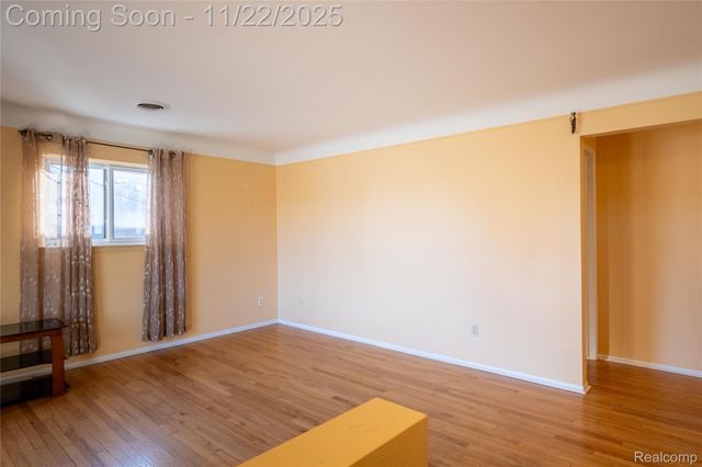 31029 Wellston Drive, Warren, MI 48093