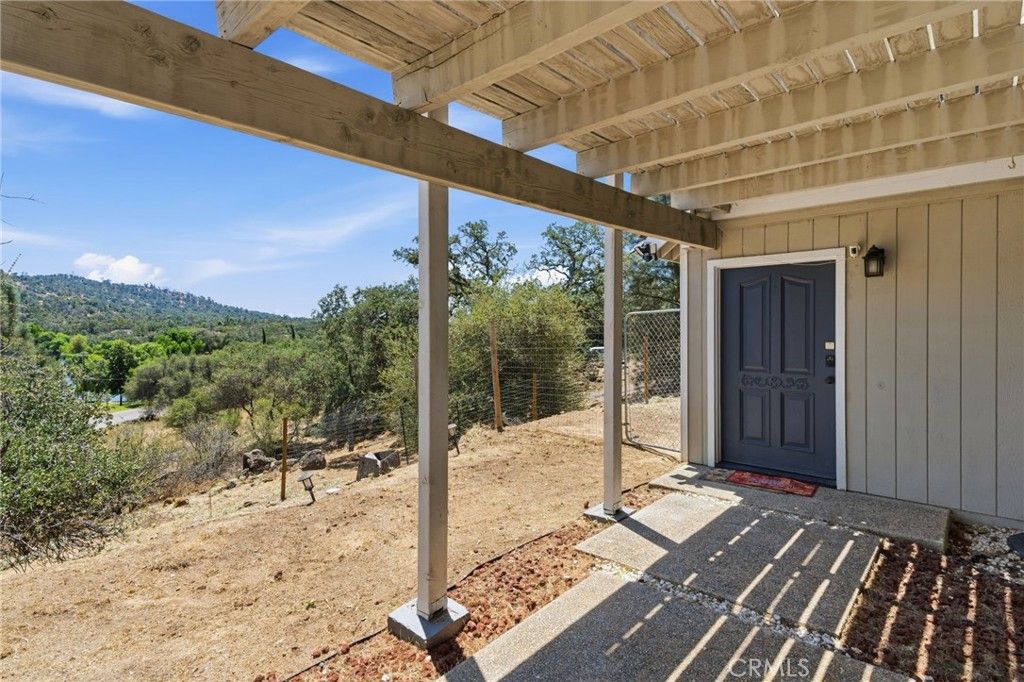 Image 6 of property listing at 30880 Yosemite Springs, Coarsegold, CA 93614