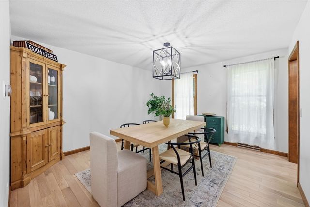 471 Porter Rd, East Longmeadow, MA 01028