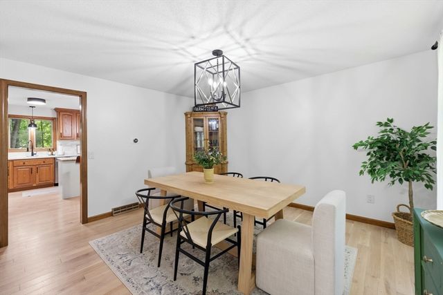 471 Porter Rd, East Longmeadow, MA 01028