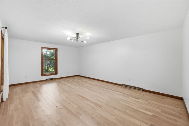 471 Porter Rd, East Longmeadow, MA 01028