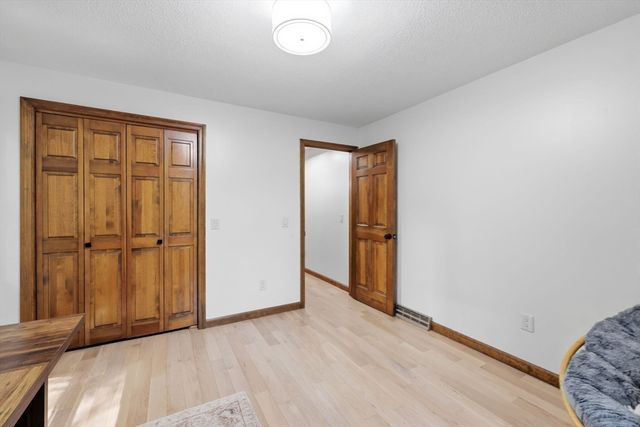 471 Porter Rd, East Longmeadow, MA 01028