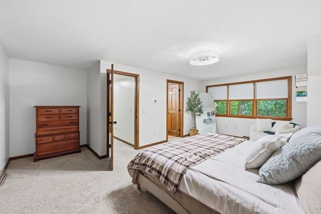 471 Porter Rd, East Longmeadow, MA 01028