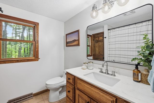 471 Porter Rd, East Longmeadow, MA 01028
