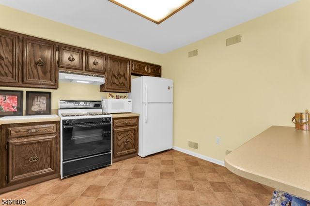 209 Cedar St, Cedar Grove Twp., NJ 07009