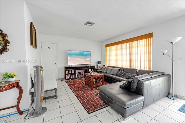 10370 SW 44th St, Miami, FL 33165