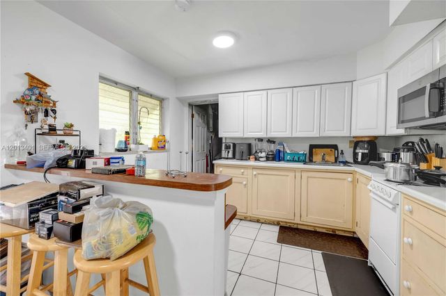 10370 SW 44th St, Miami, FL 33165