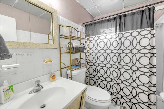 10370 SW 44th St, Miami, FL 33165