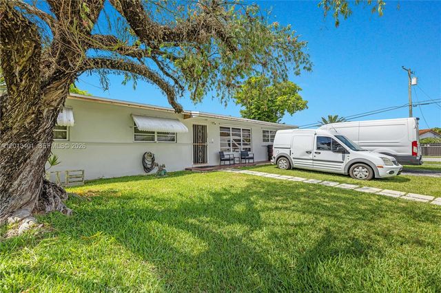 10370 SW 44th St, Miami, FL 33165