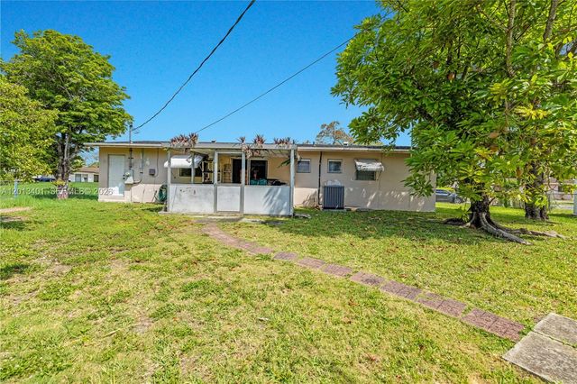 10370 SW 44th St, Miami, FL 33165