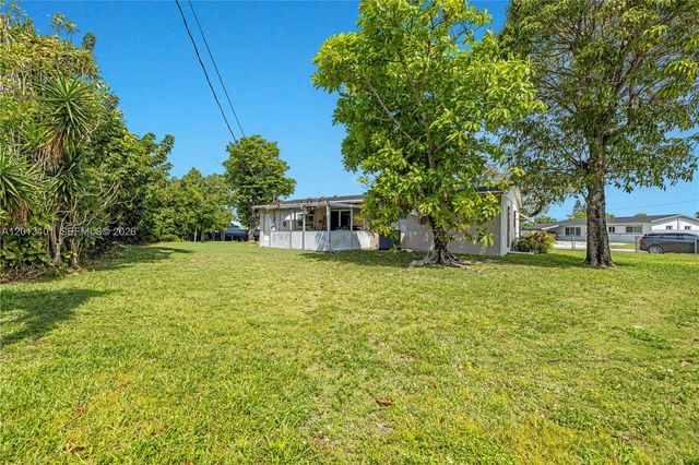 10370 SW 44th St, Miami, FL 33165