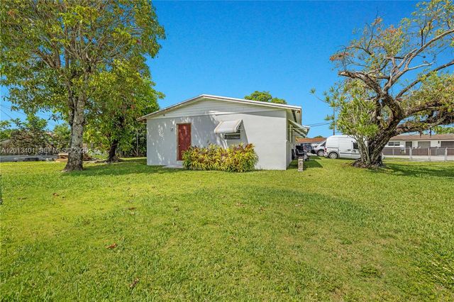 10370 SW 44th St, Miami, FL 33165
