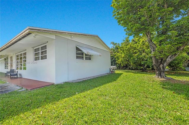 10370 SW 44th St, Miami, FL 33165