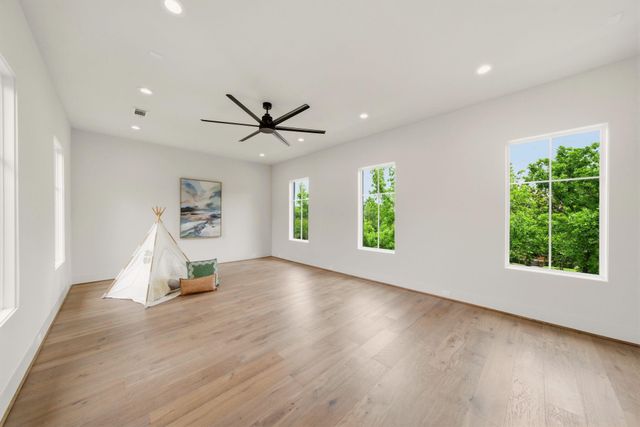 2015 Harvard Street, Houston, TX 77008