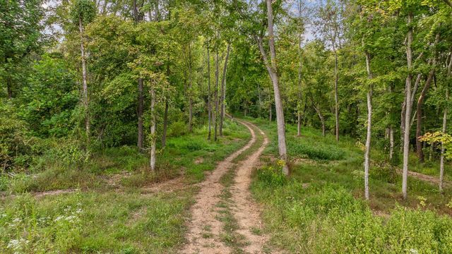 10 Sturgeon Creek Road, Cedar Hill, TN 37032