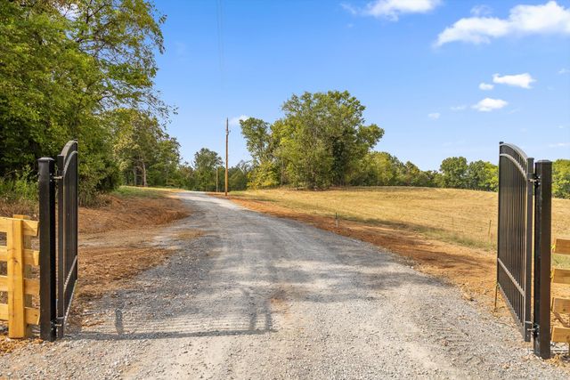 10 Sturgeon Creek Road, Cedar Hill, TN 37032