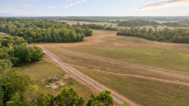 10 Sturgeon Creek Road, Cedar Hill, TN 37032