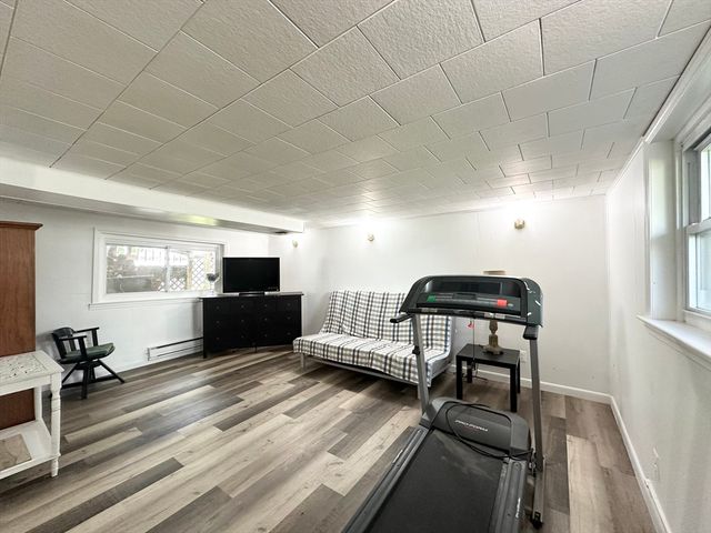5 Dietz Ct, Boston, MA 02136