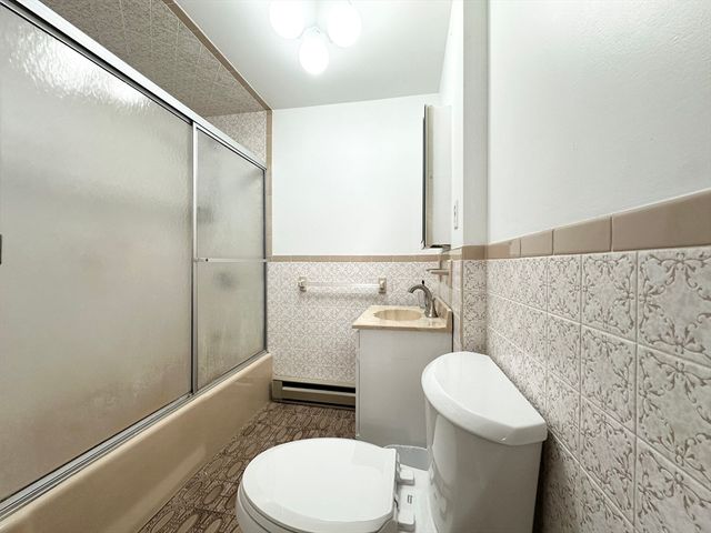 5 Dietz Ct, Boston, MA 02136