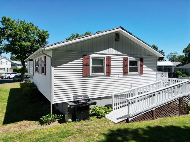 5 Dietz Ct, Boston, MA 02136